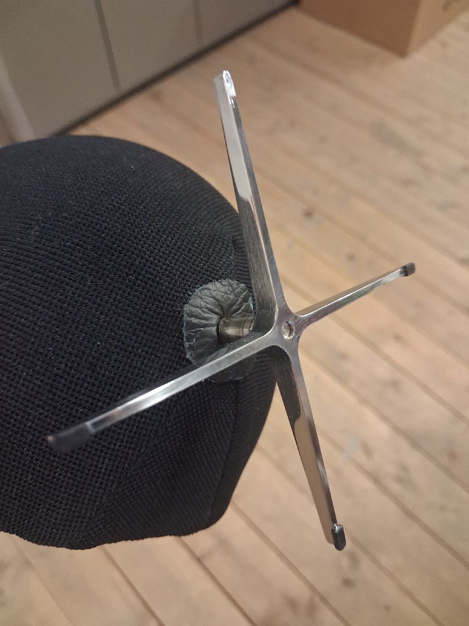 Miniatuur eierstoel (verkleind formaat) Zwart Fritz Hansen EXEMPLAAR MET GEBREKEN