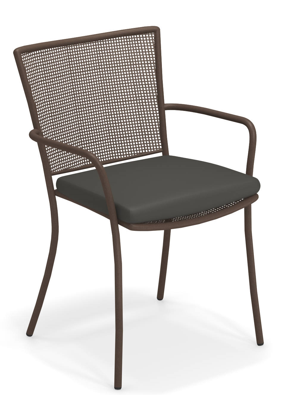 Athena Armchair von Emu, ein brauner Outdoor Armlehnstuhl mit grauem Sitzkissen und Netzmuster im Rücken.