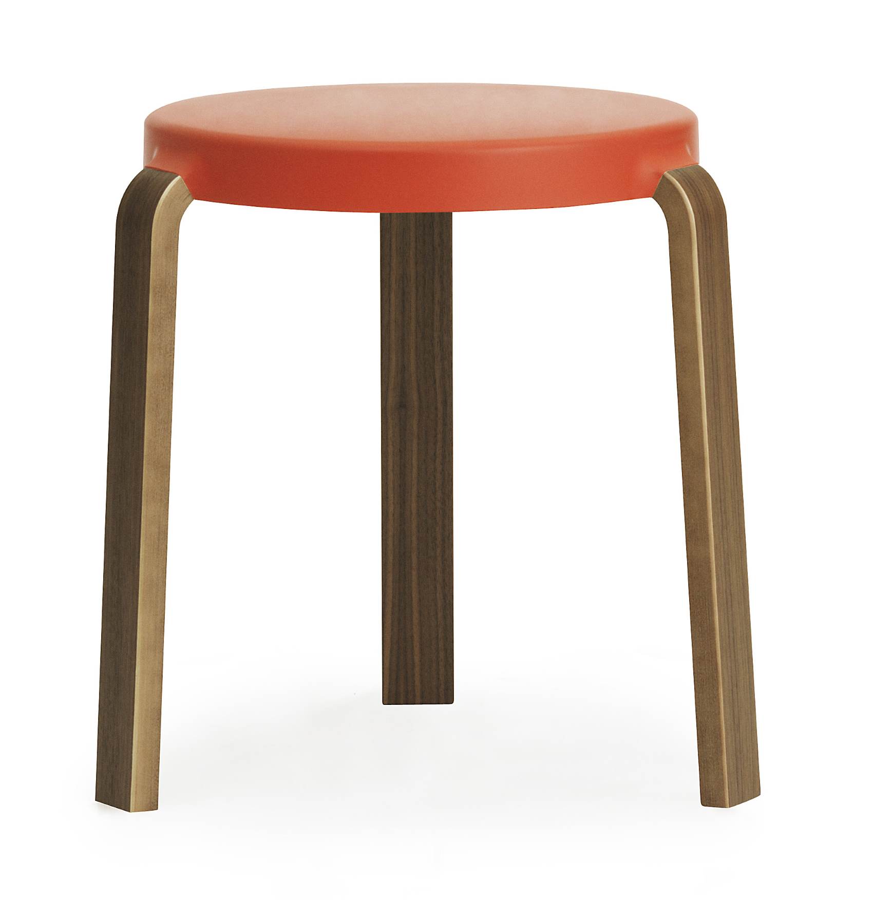 Tap Hocker von Normann Copenhagen mit orangefarbener Sitzfläche und Beinen aus hellem und dunklem Holz.