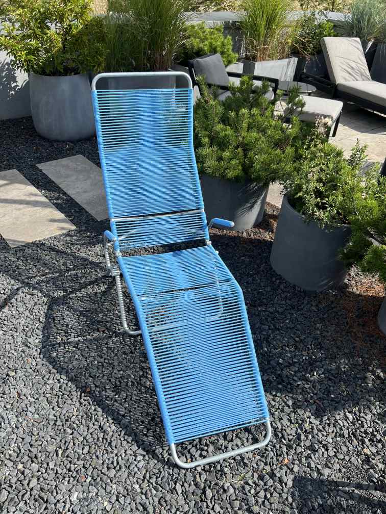 Altorfer ligstoel voor buiten, lichtblauw NCS S 1060 B Embru, showmodel 