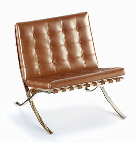 Miniatur des Vitra MR 90 Barcelona Sessel in braunem Leder und verchromtem Stahl.