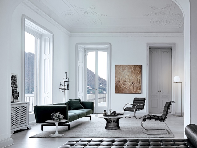 Wohnzimmer mit zwei MR Bauhaus Sesseln von Knoll International und Sofa.