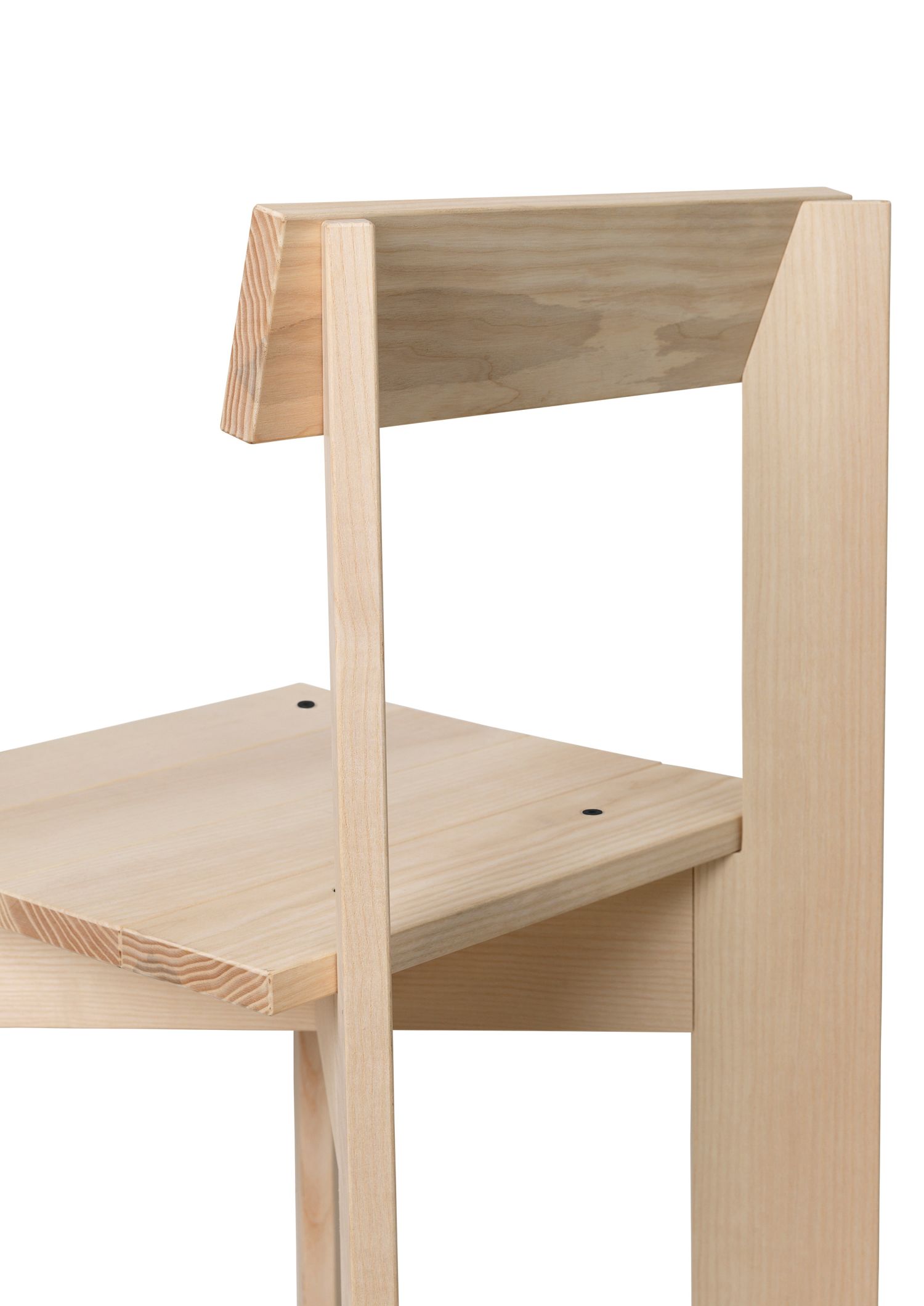 Detailaufnahme des Ark Dining Chair Stuhls von Ferm Living aus hellem, unbehandeltem Holz.