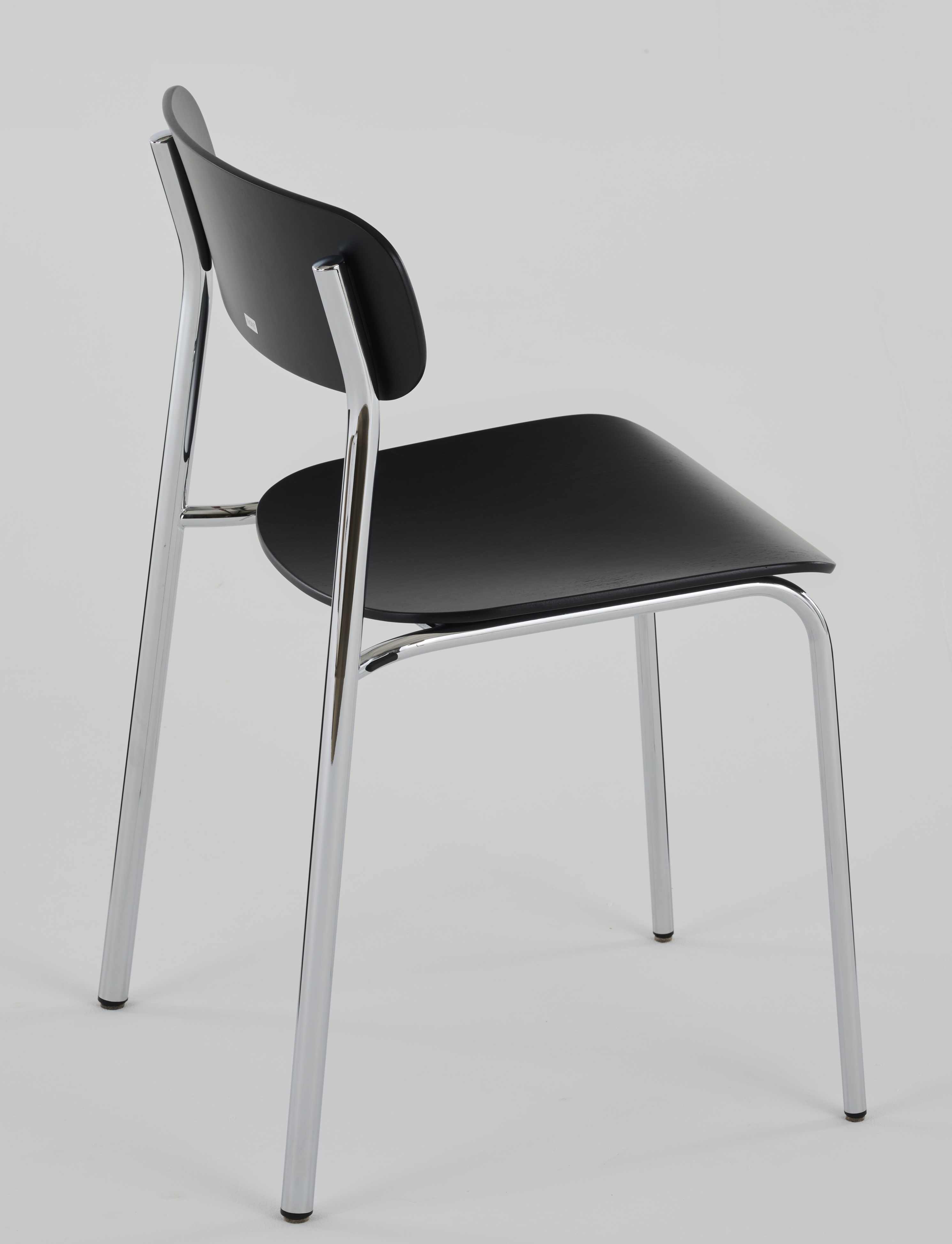 S 243 Stahlrohrstuhl von Thonet, olivgrün, Einzelstück, Designklassiker mit Stahlrohrgestell und minimalistischer Formgebung.