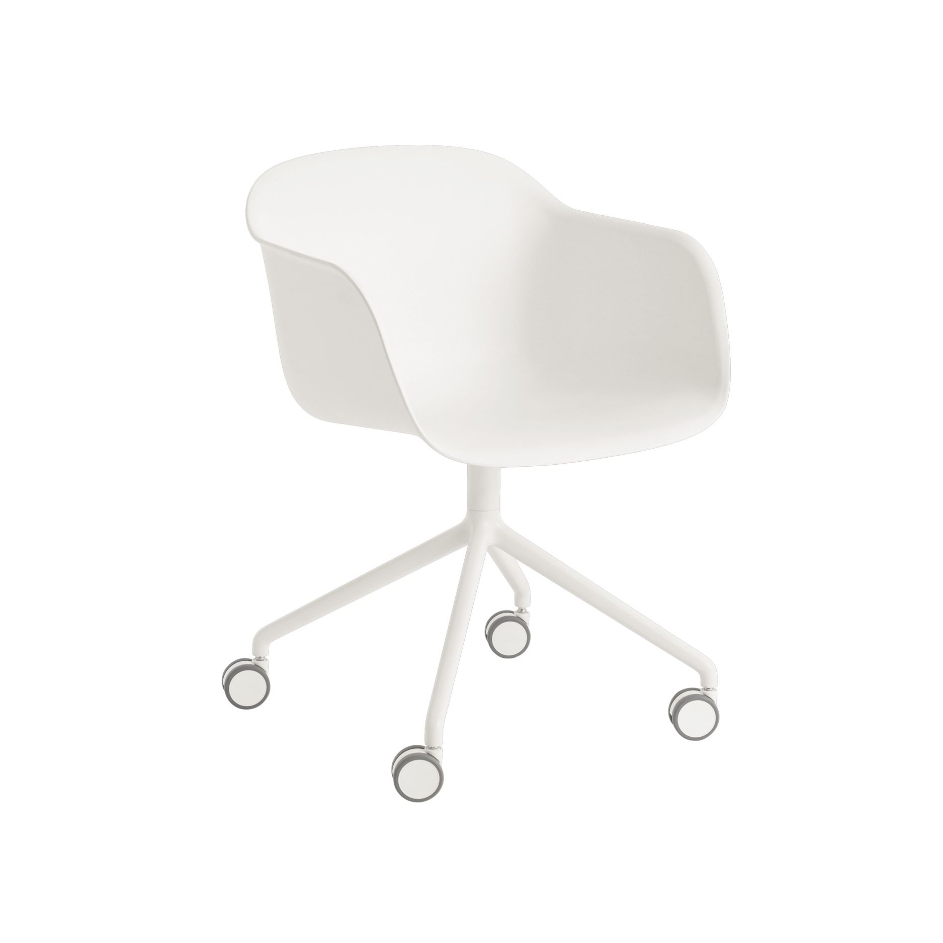 Weißer Fiber Armchair von Muuto mit Drehfuß und Rollen, moderner Bürostuhl für das Homeoffice.
