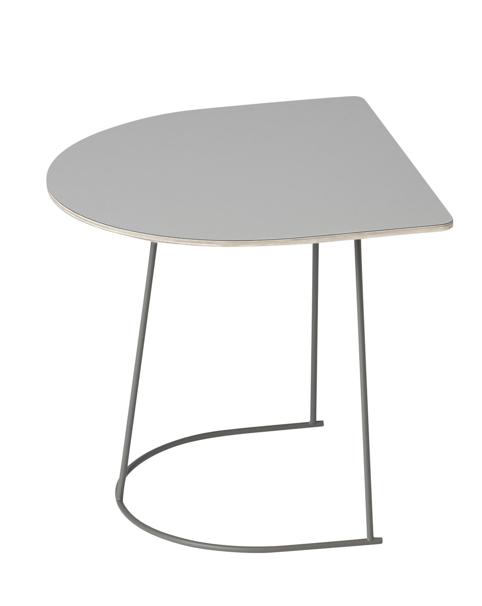 Grauer Airy Coffee Table von Muuto, halbrunder Beistelltisch mit minimalistischem Design und filigranem Stahlgestell.