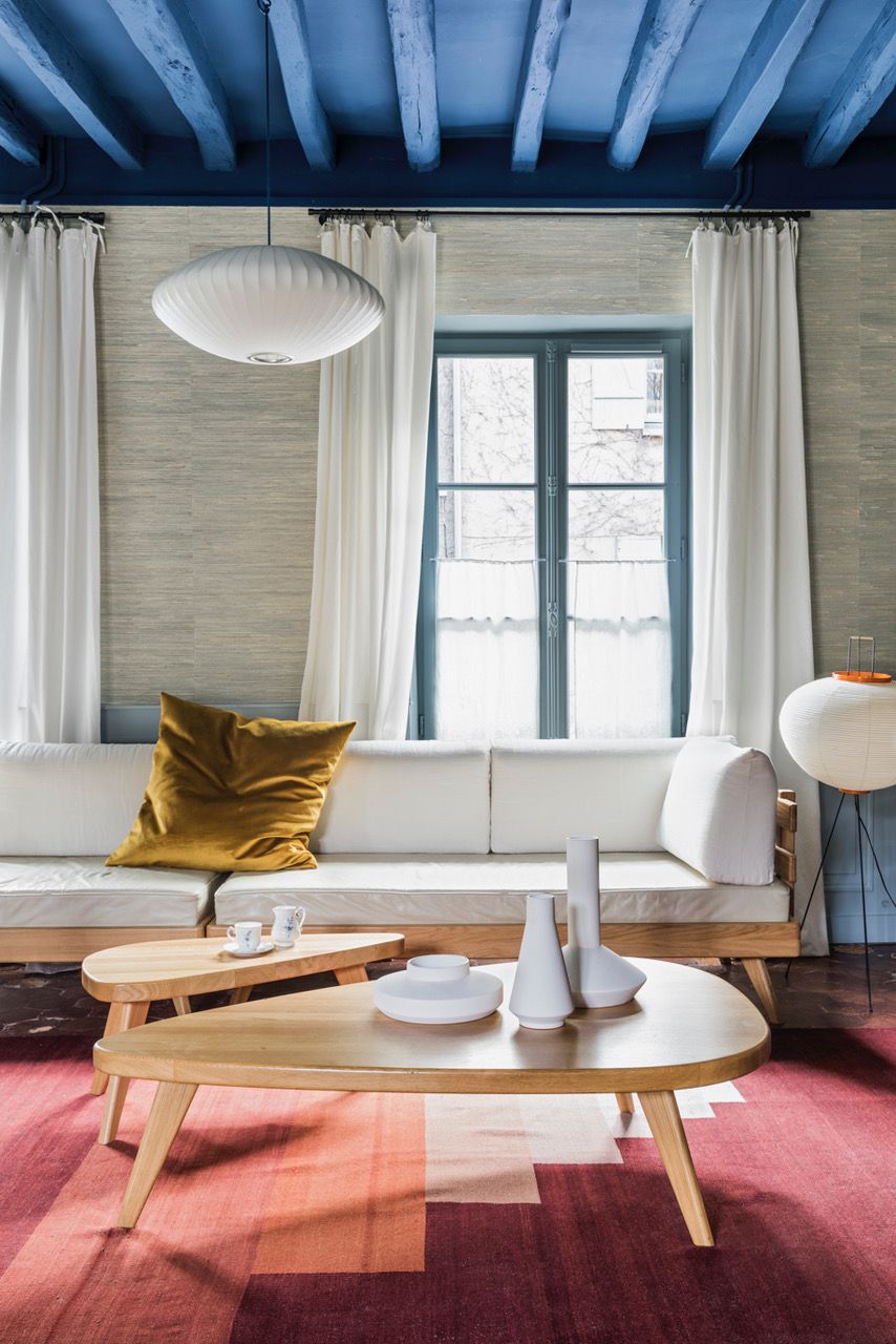 The Hansen Family Remix #3 Couchtisch Hans Hansen aus Holz im modernen Wohnzimmer.