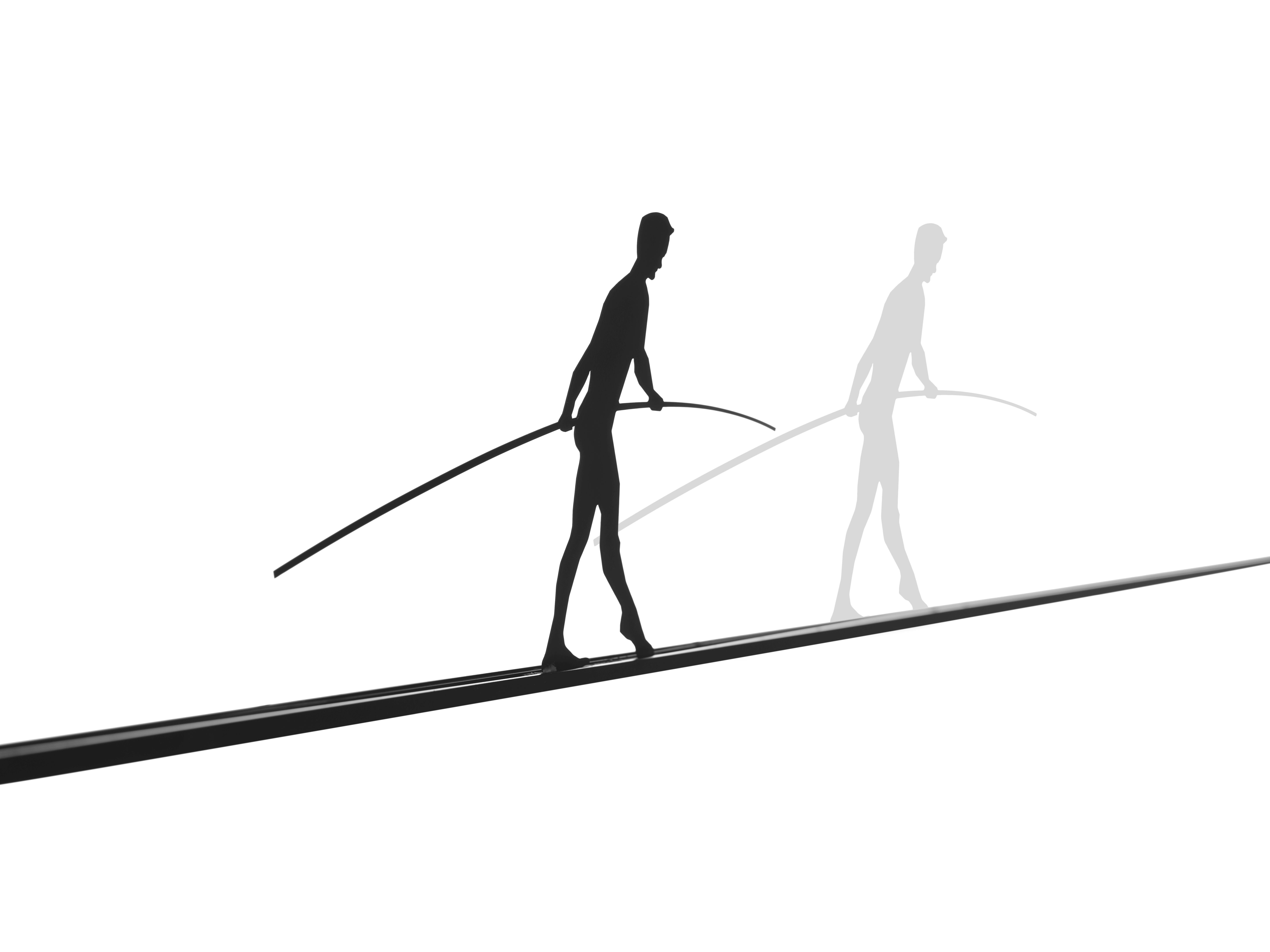 Phil Pendelleuchte von Mogg: Silhouette eines Seiltänzers mit Stab auf einer Linie. Design Lampe.