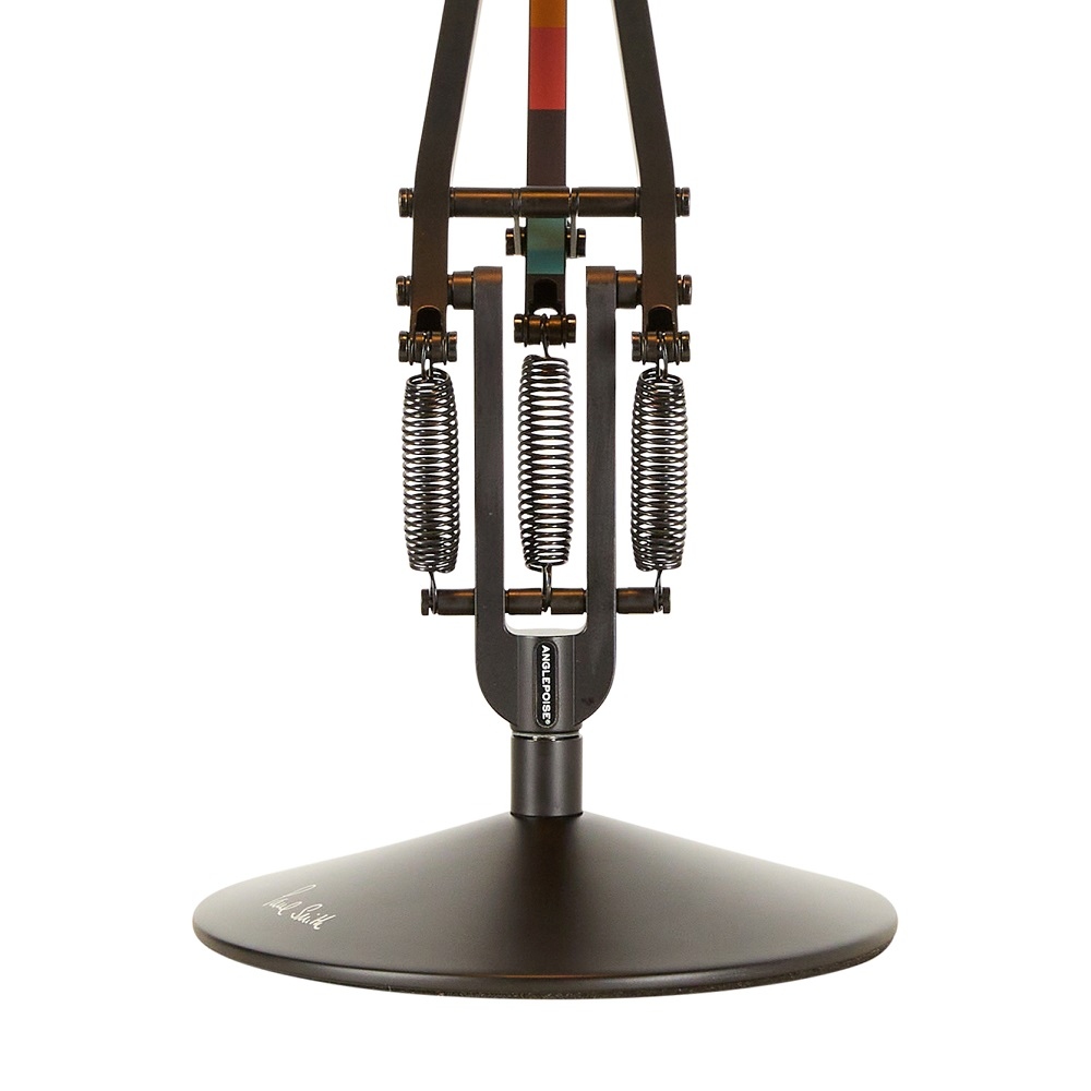 Detailaufnahme der Anglepoise Type 75 Mini Paul Smith Edition Tischleuchte, zeigt Federn und Fuß.