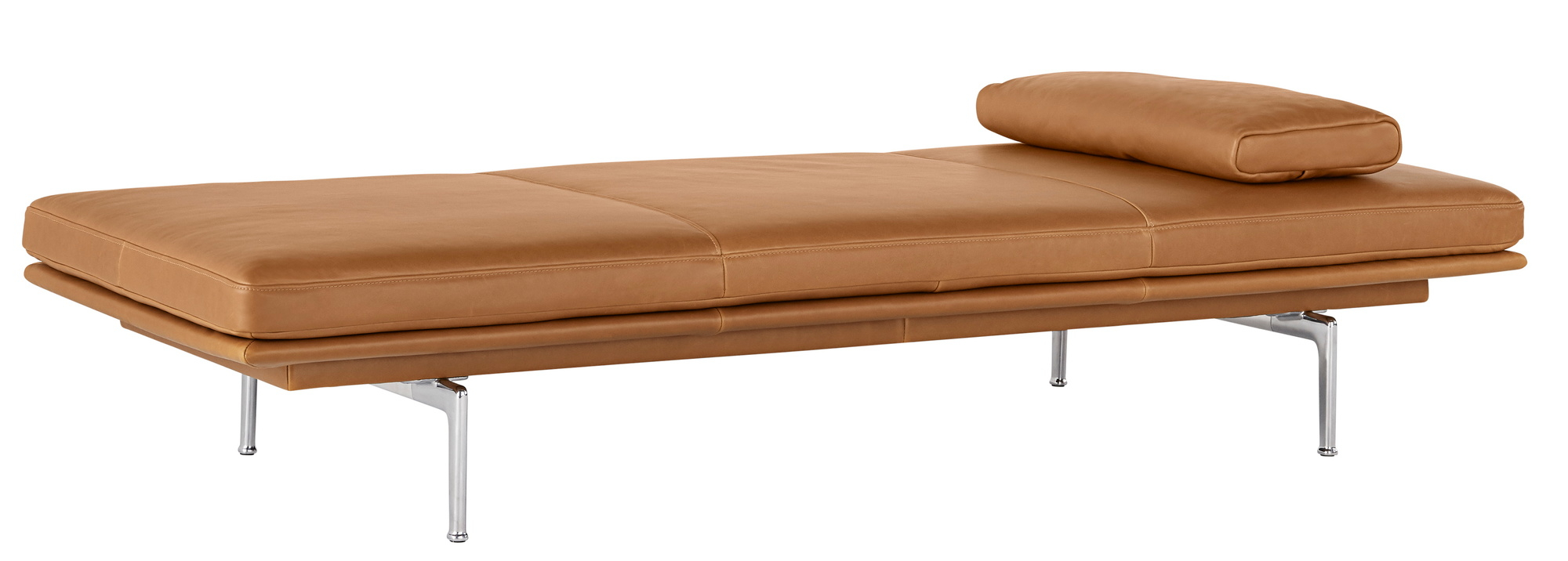 Braune Outline Daybed Liege von Muuto mit passendem Kissen und silbernen Beinen im modernen Design.