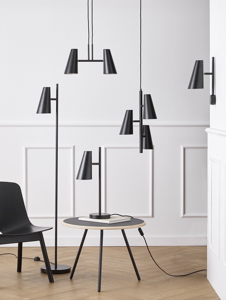 Produktbild: Schwarze Cono Wandleuchte von Woud, auch als Steh-, Tisch- und Hängeleuchte erhältlich.