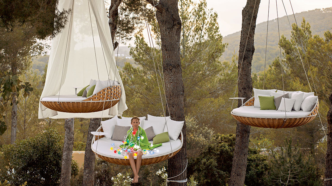 Swingrest Hängelounge mit bequemen Rückenkissen und Dekokissen für entspanntes Outdoor-Ambiente. Gemütliche Hängematte mit Kissen.