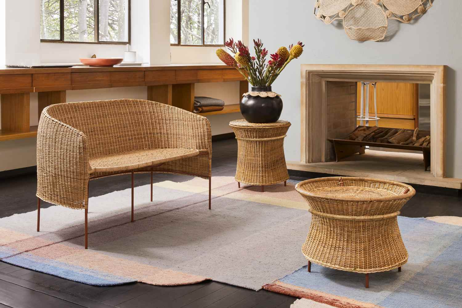 Ames Caribe Natural Beistelltisch aus Rattan, ideal für den Outdoor-Bereich, im Wohnzimmer.
