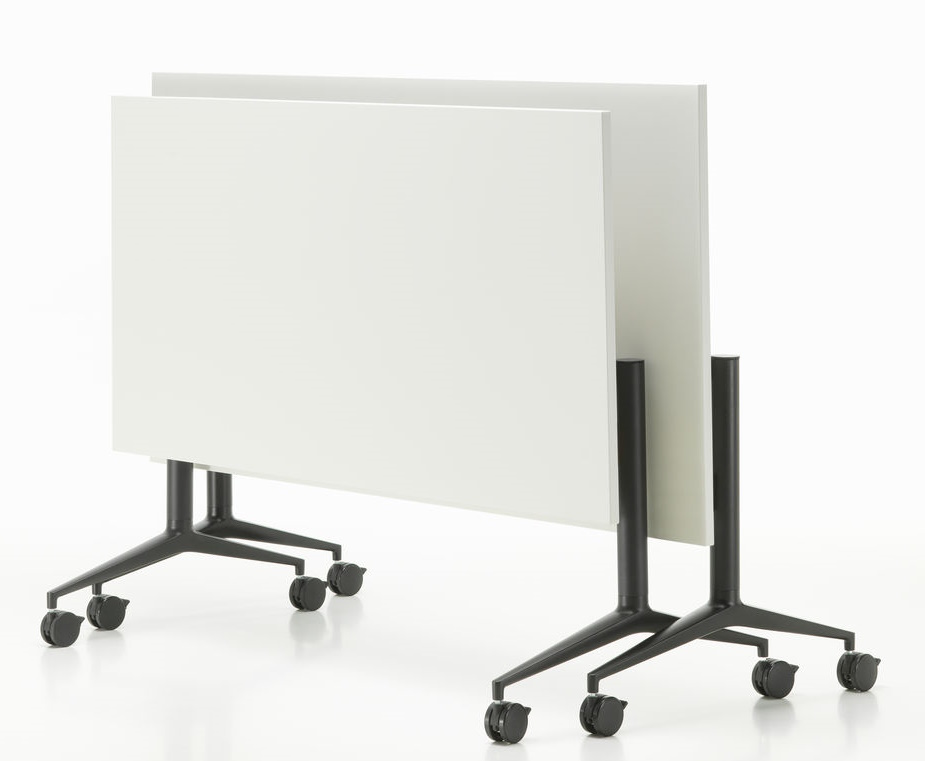 Vitra MedaMorph Klapptisch in Weiß, zusammengeklappt, mit schwarzem Gestell und Rollen für flexible Büros.