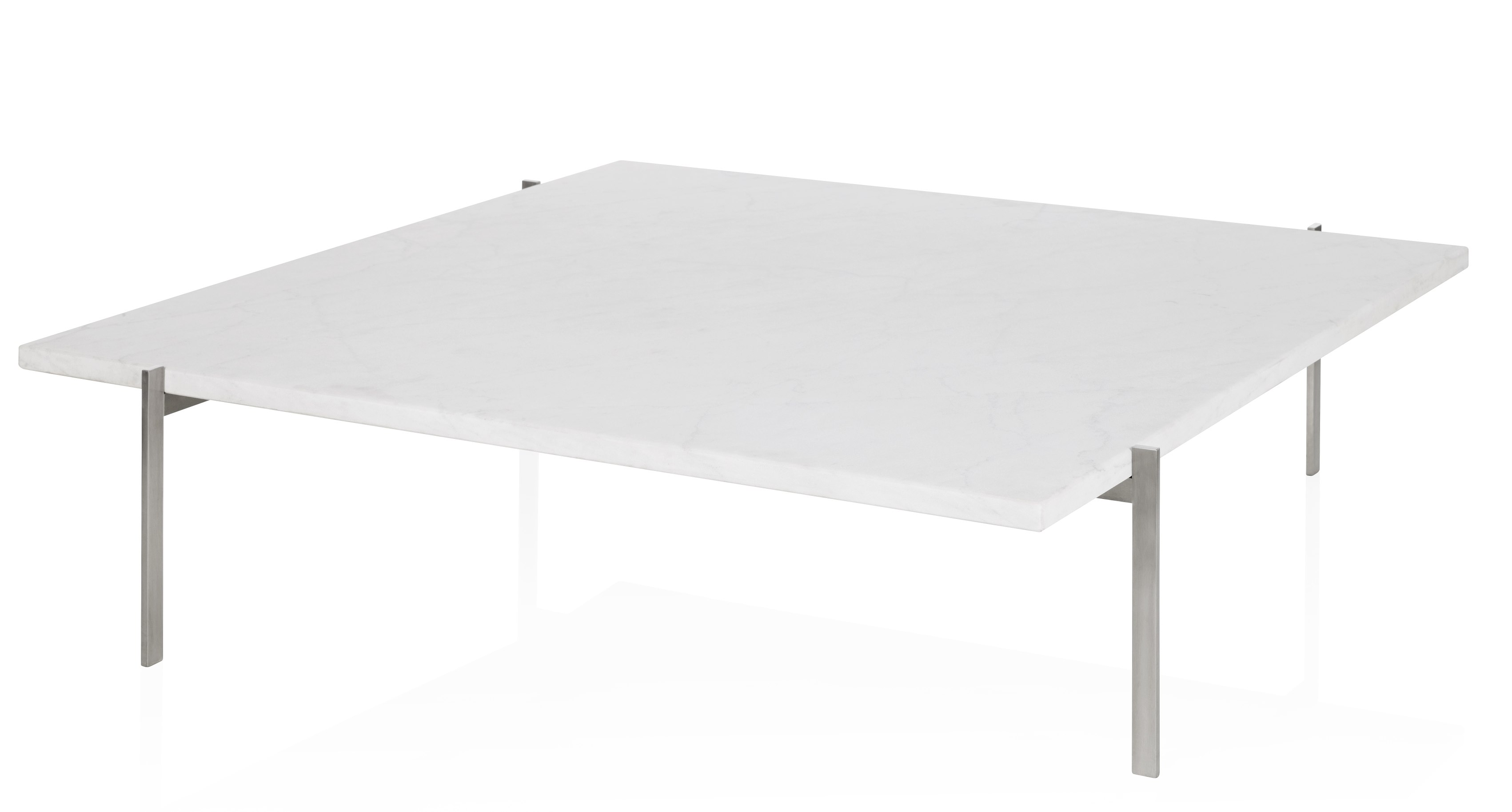 PK61 Couchtisch von Fritz Hansen mit quadratischer, weißer Marmorplatte und filigranem, silberfarbenem Stahlgestell.