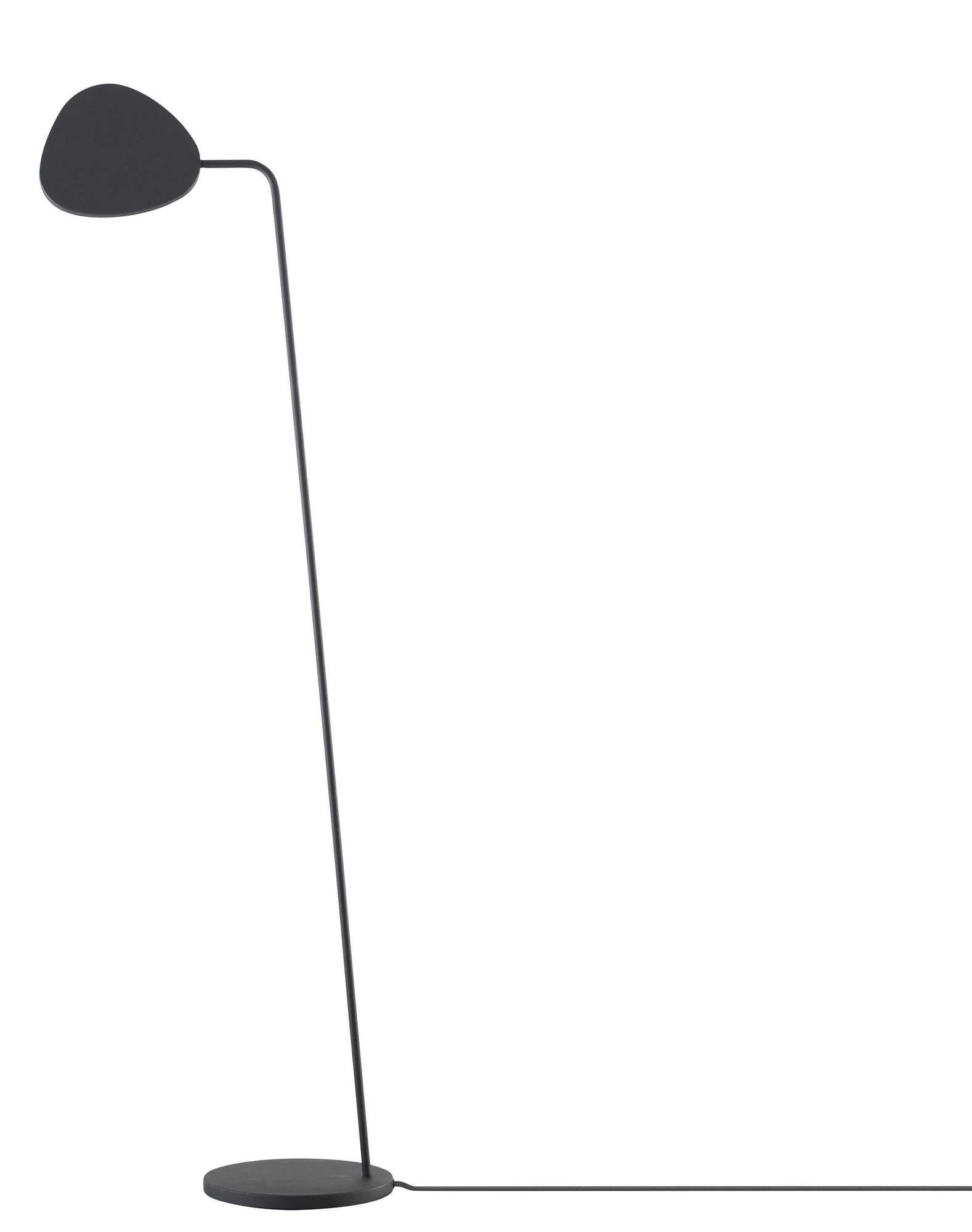 Schwarze Leaf Stehleuchte von Muuto: Moderne Bodenleuchte mit blattförmigem Lampenschirm und minimalistischem Design.