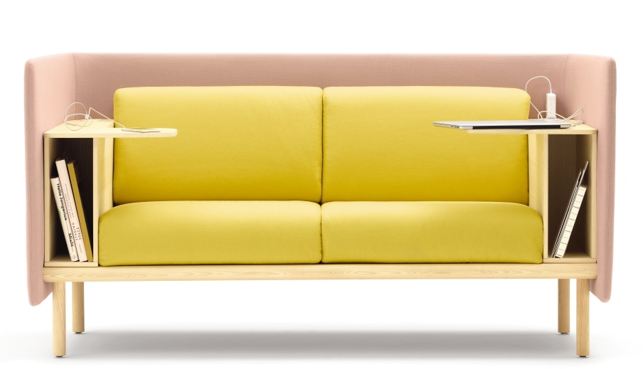 Cor Floater Sofa, 2-Sitzer in Gelb und Rosa mit integrierten Regalen und Ablageflächen.