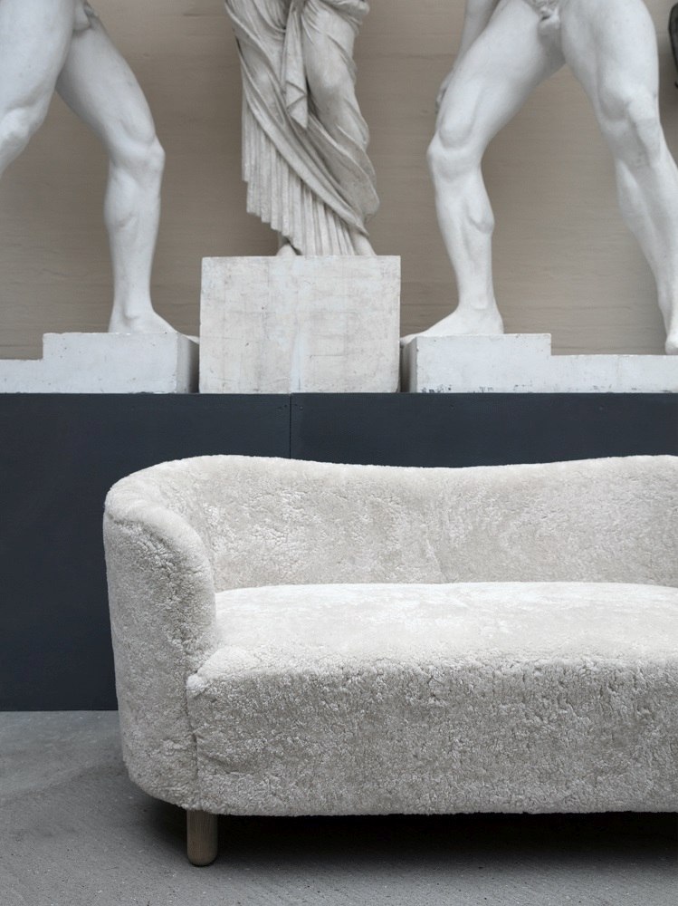 Audo Mingle Sofa, 2-Sitzer, helles Bouclé, modernes Design für Wohnzimmer und stilvolle Inneneinrichtung.