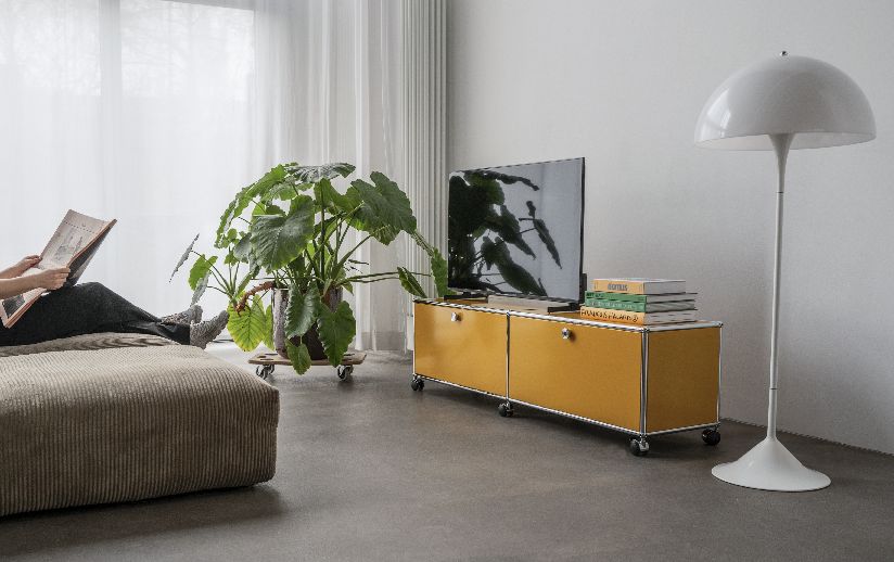 USM Haller tv-/hifi-lowboard M61 op wieltjes met 2 klapdeuren olijfgroen