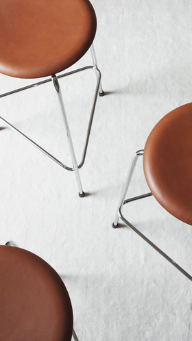High Dot driepootkruk / barkruk van Fritz Hansen