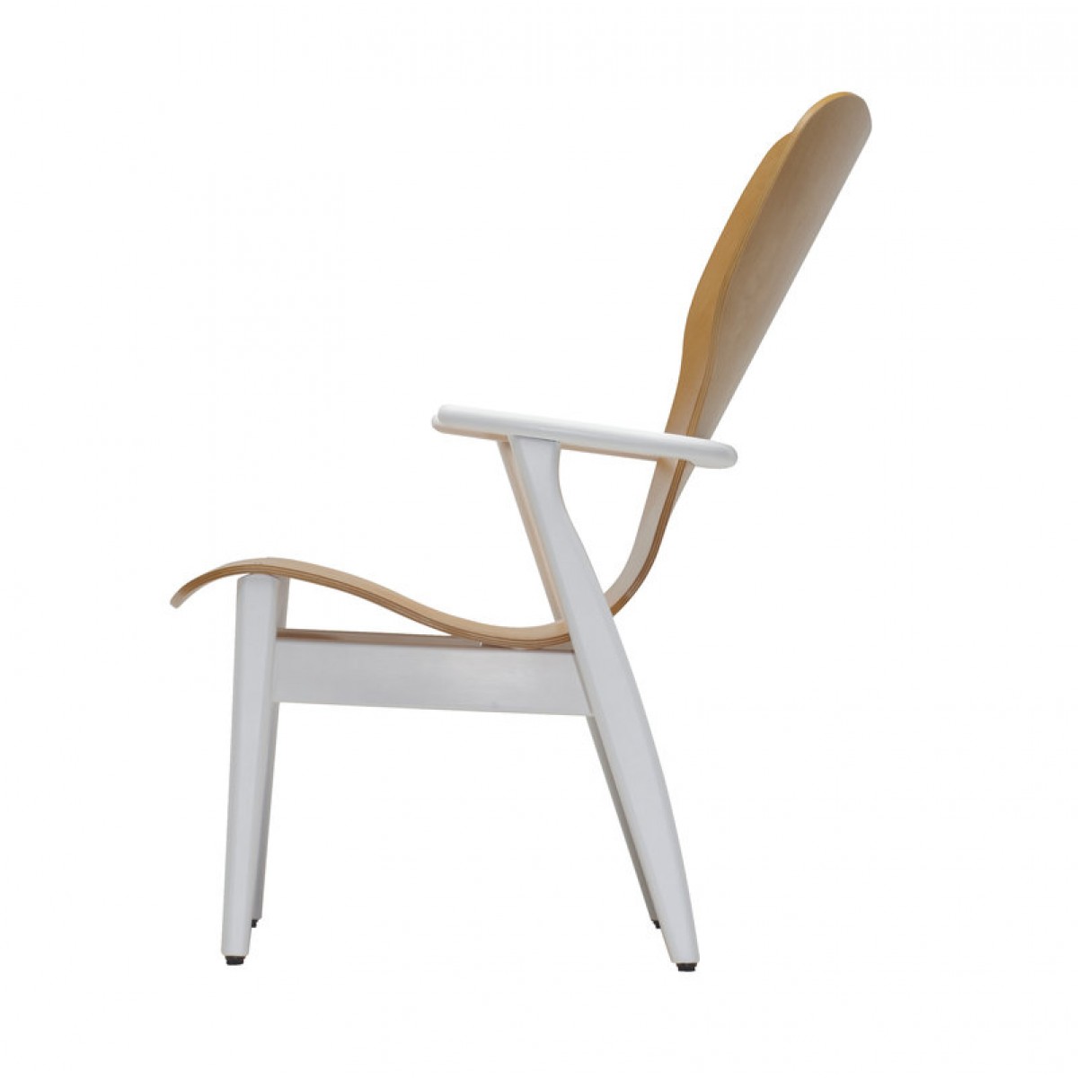 Domus Sessel von Artek, Seitenansicht: Holz und weiß lackierter skandinavischer Design Sessel.