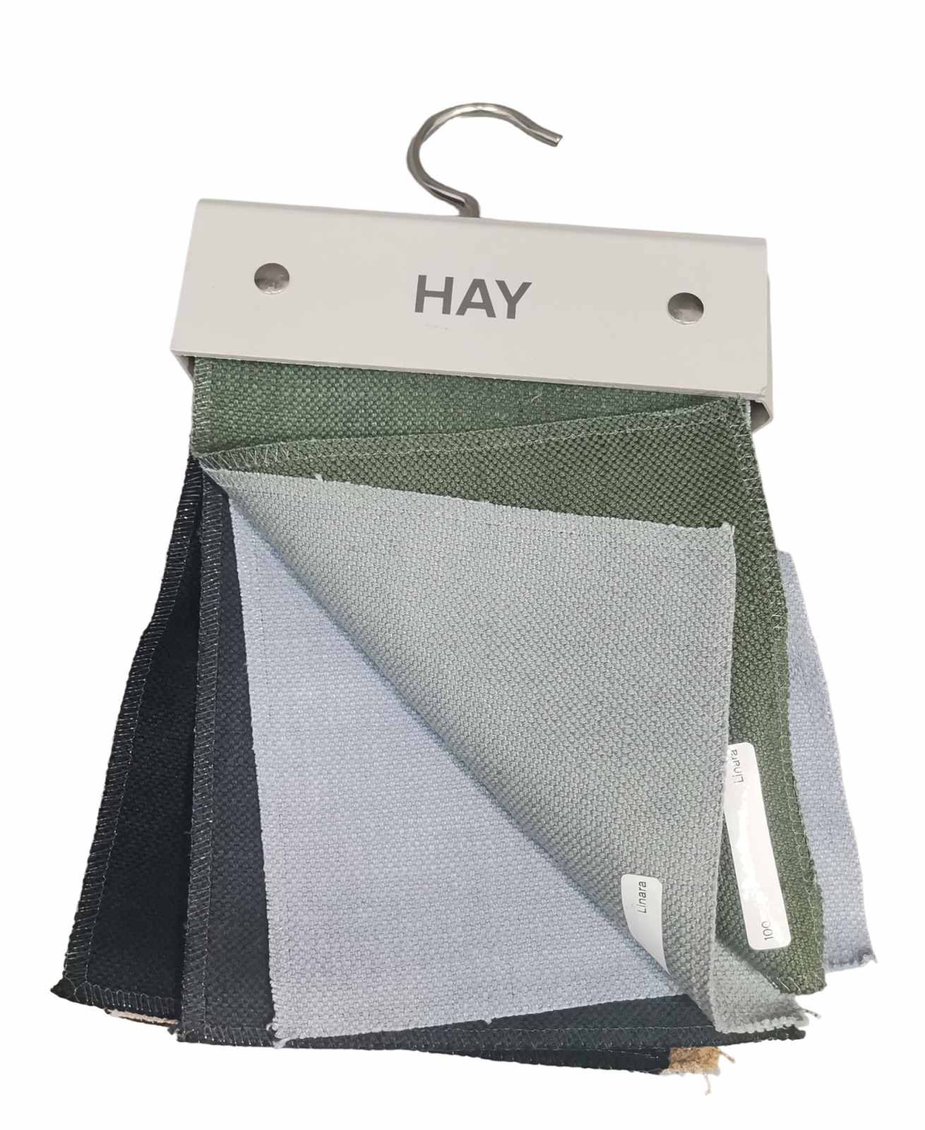 Stoffmusterkarte Linara von HAY mit verschiedenen Farben und Texturen für Möbelstoffe und Polsterstoffe.