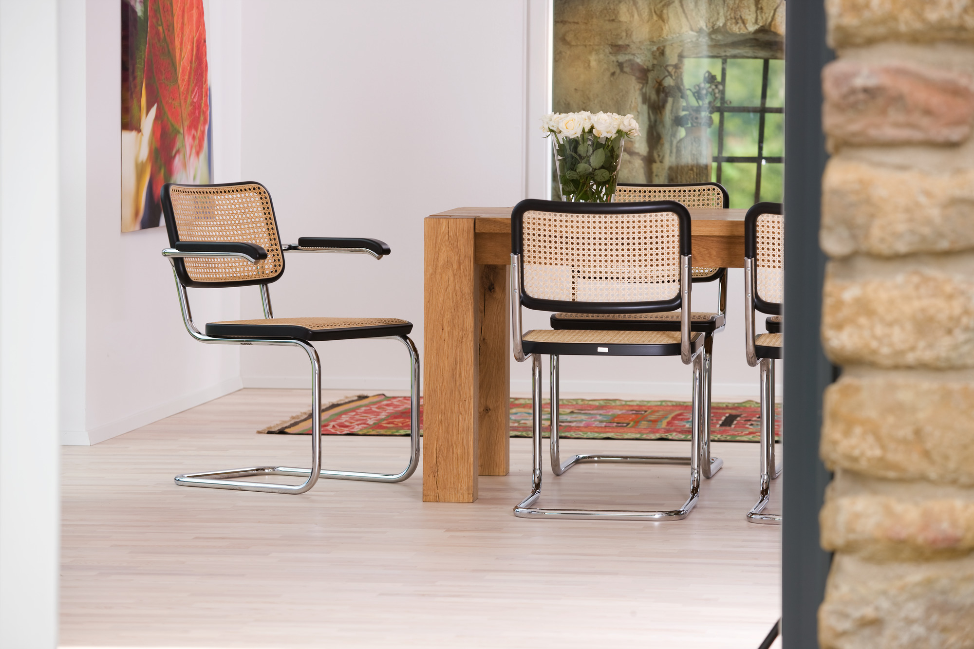 S 64 V Freischwinger Stuhl von Thonet mit Stahlrohr und Buche natur, Chrom Gestell.
