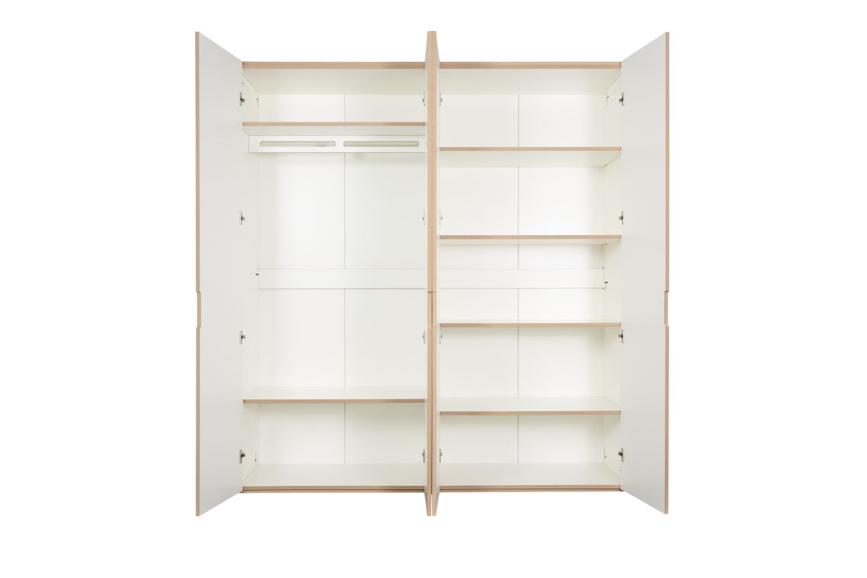 Offener, weißer Tojo Schrank mit Einlegeböden und Kleiderstange, ideal als Anbaumodul für mehr Stauraum.