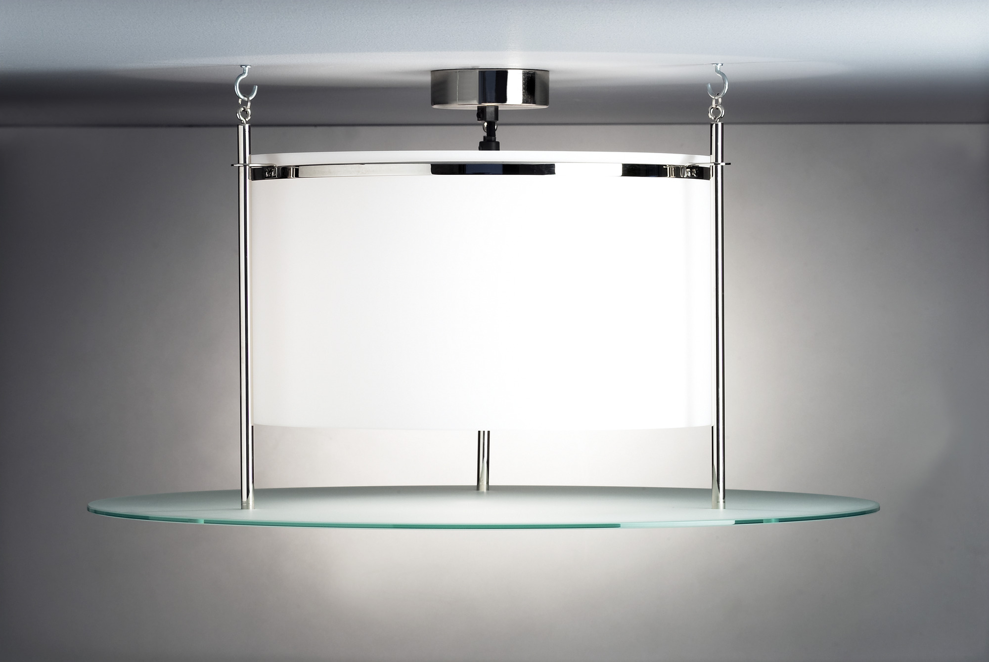 Tecnolumen DMB 30 Deckenleuchte mit zylindrischem Lampenschirm und runder Glasplatte, moderne Innenbeleuchtung.