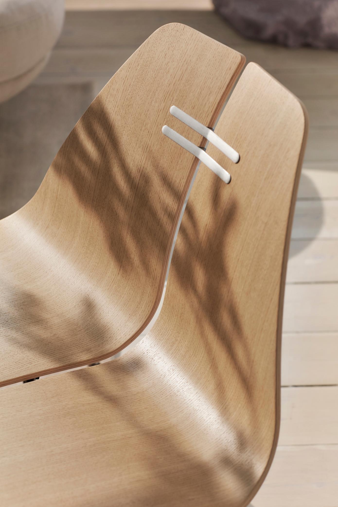 Detailaufnahme des PK23 Loungesessels von Fritz Hansen, Holzstruktur und minimalistisches Design für stilvolles Wohnen.