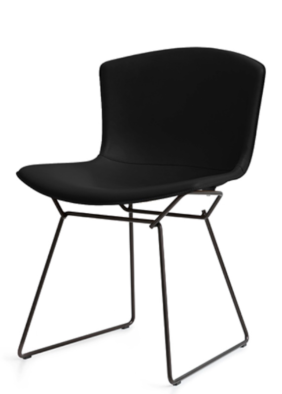 Schwarzer Bertoia Stuhl mit Kernlederbezug und filigranem Metallgestell von Knoll International. Designklassiker.