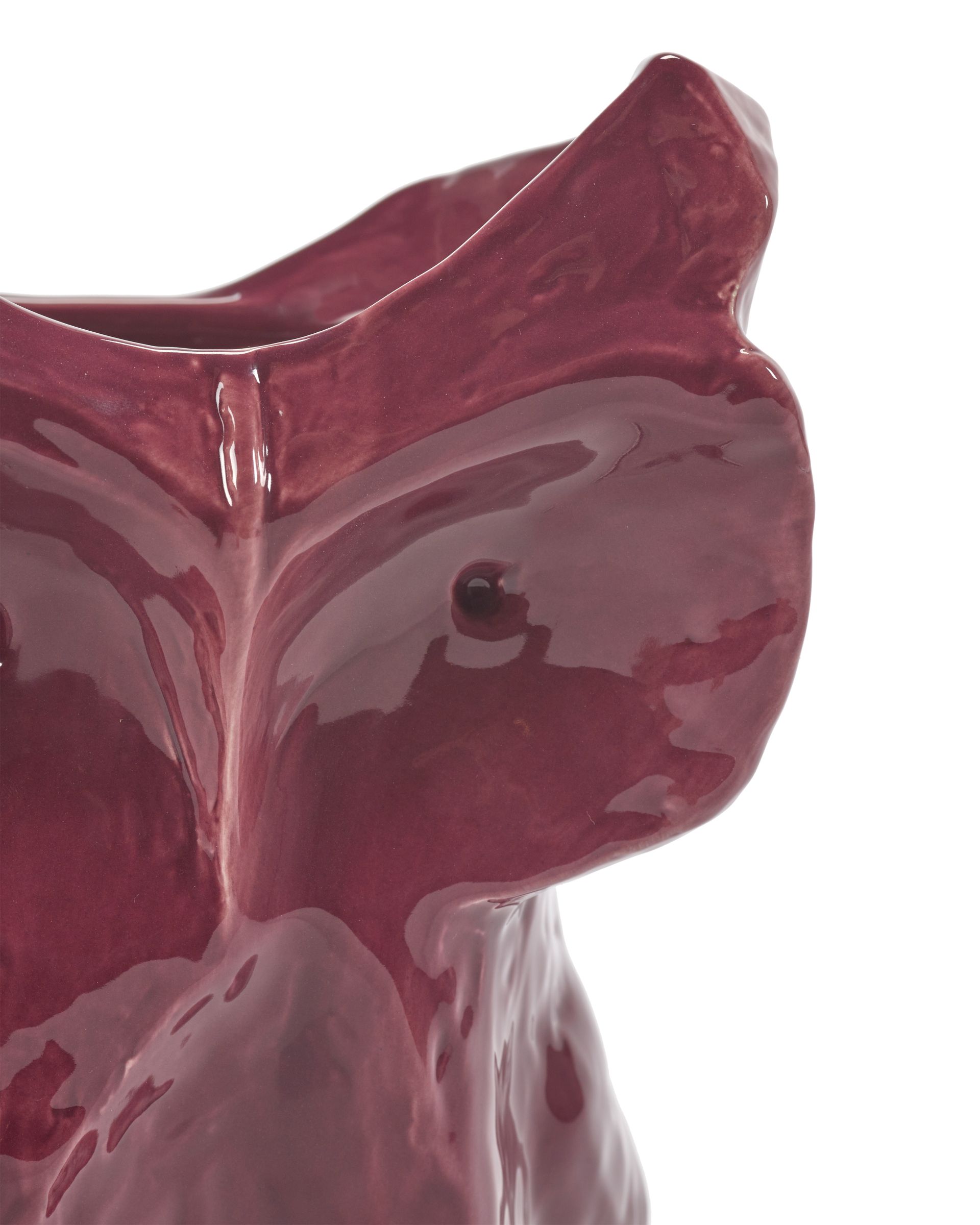 Detailaufnahme der auberginefarbenen Eule Vase von Serax, dekorative Keramik Blumenvase im modernen Design.
