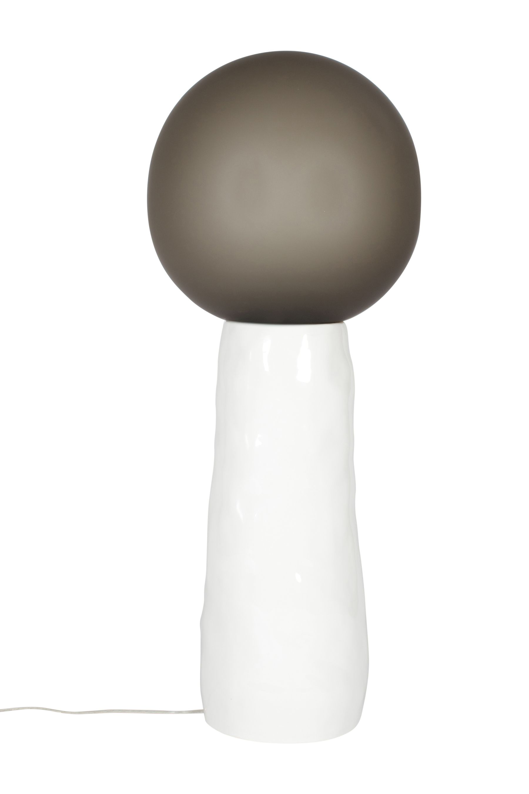 Kokeshi Stehleuchte: Grauer Schirm auf weißem Sockel. Moderne Lampe für Wohnzimmer und Schlafzimmer.
