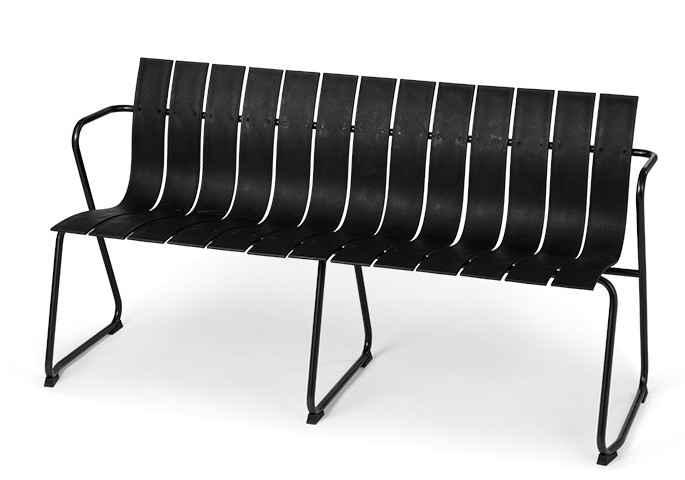 Schwarze Ocean Bank für den Außenbereich mit Lattenrost und Stahlgestell, moderne Gartenbank.