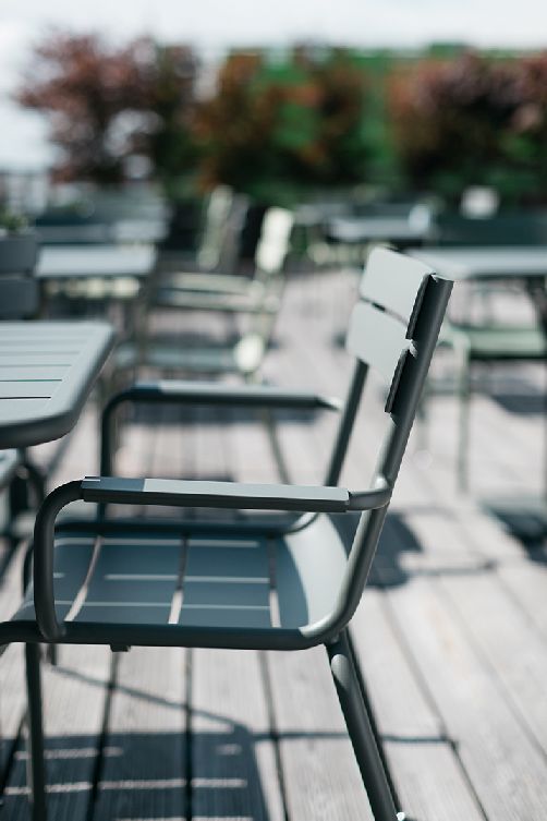 Luxembourg Bridge fauteuil met armleuningen voor buiten van Fermob