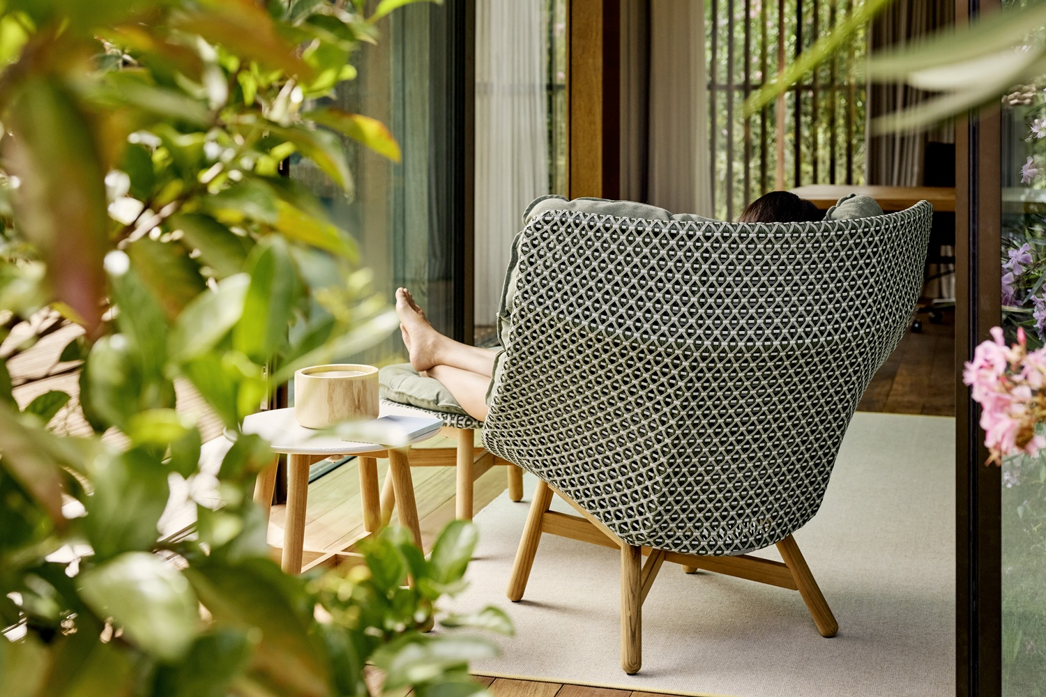 Mbrace Outdoor Wing-stoel met hoge rugleuning van Dedon