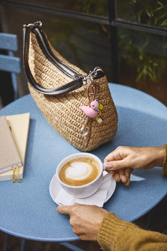 Vogel Rosa sleutelhanger van zilverkleurig metaal met natuurlijk leer van Kay Bojesen