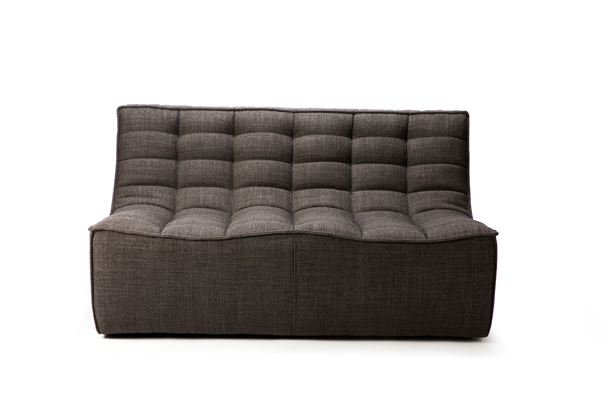 N701 Sofa 2-Sitzer dunkelgrau von Ethnicraft: Modernes, dunkelgraues Sofa mit quadratischer Steppung für Wohnzimmer.