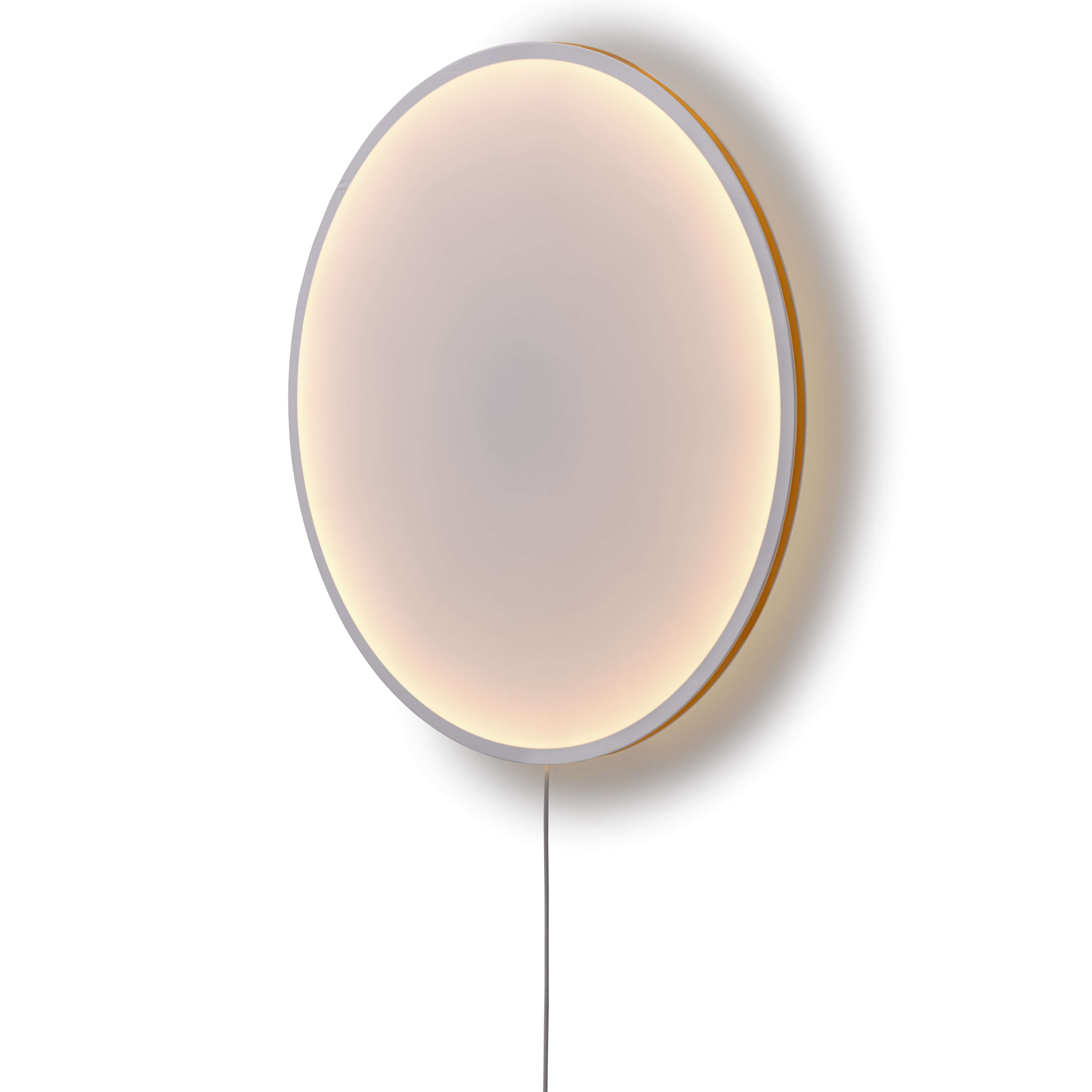 Nahaufnahme der runden Calm Wandleuchte von Muuto, modernes Design für stimmungsvolle Beleuchtung.