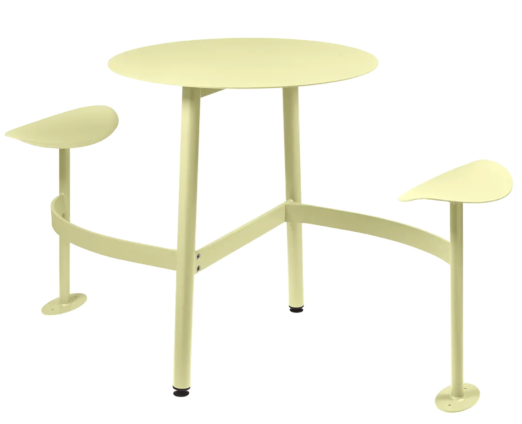 Bolder 2-Sitzer Tisch von Fermob in Gelb für den Außenbereich, ideal für Garten und Terrasse.