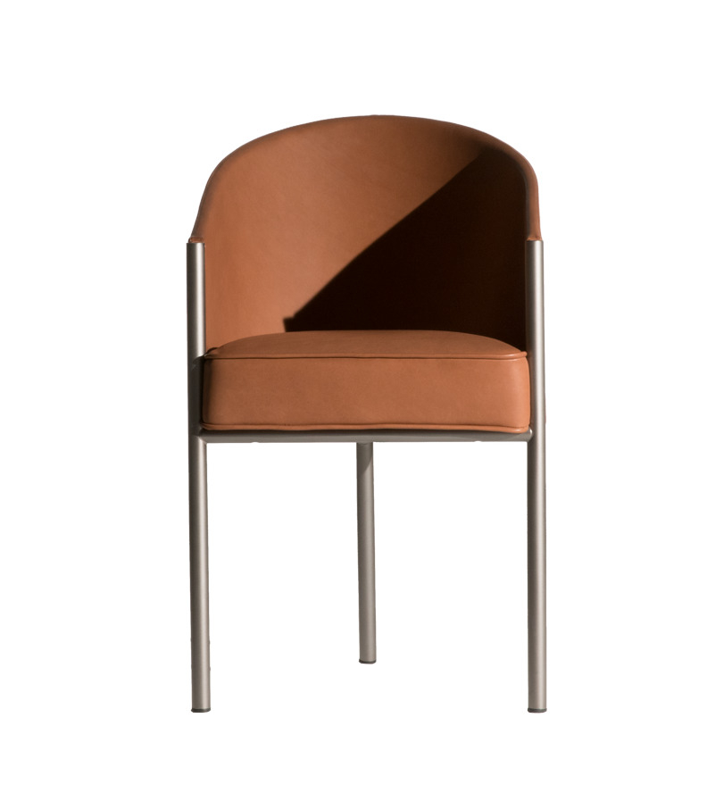 Costes Armchair von Driade: Leder Armlehnenstuhl in Braun mit Metallgestell, modernes Design.