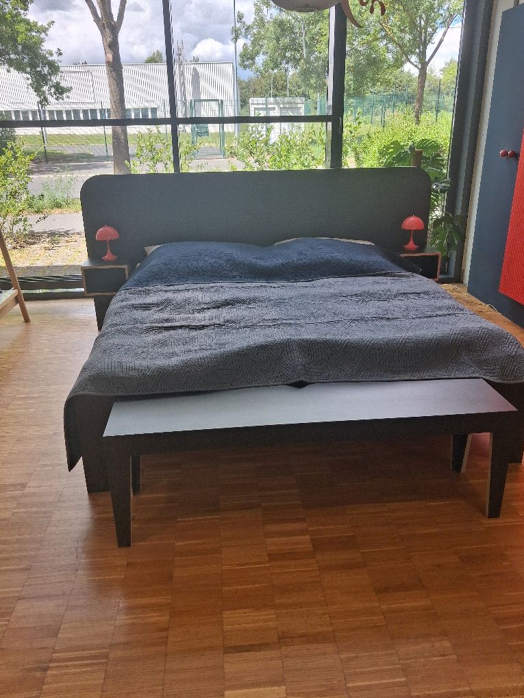 VALENTINA Bed 180x200 cm ZWART Het hele leven lang een decoratief object TENTOONSTELLINGSSTUK