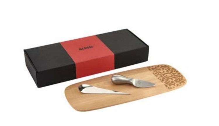 MW22SET Alessi Käse Set mit Servierbrett aus Holz und zwei Käsemessern in Geschenkverpackung.