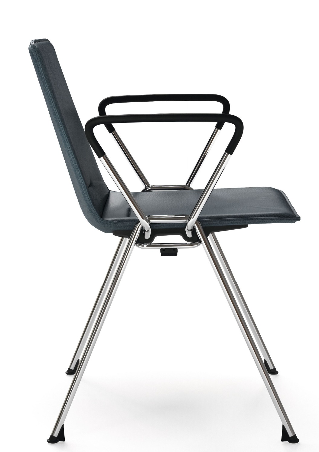 1651 Yunity Armchair von Walter Knoll, Armlehnstuhl mit blauem Bezug und verchromtem Gestell.