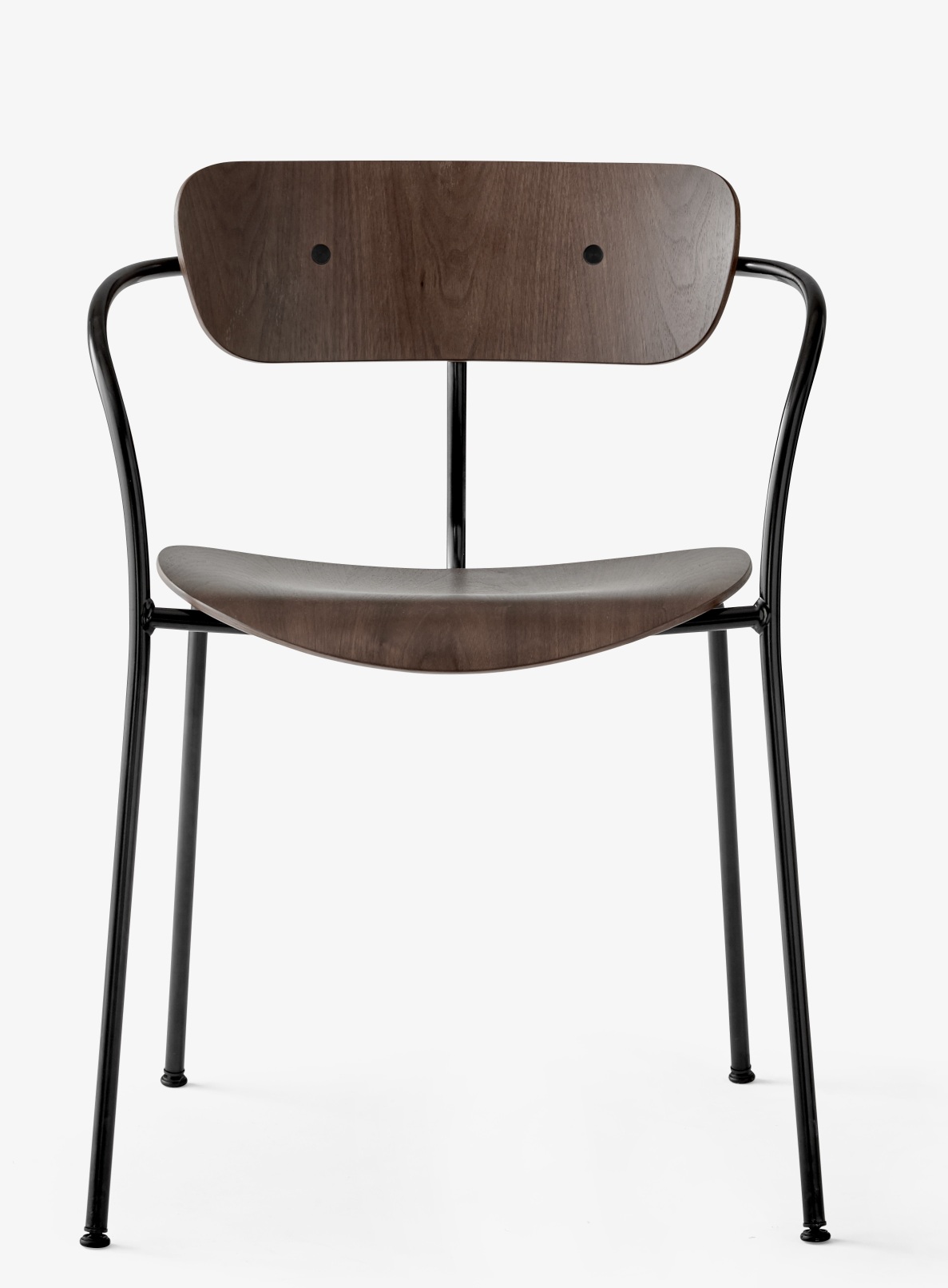 Pavilion AV2 Armchair: Stuhl mit Armlehnen von AndTradition, Eiche schwarz, modernes Design.