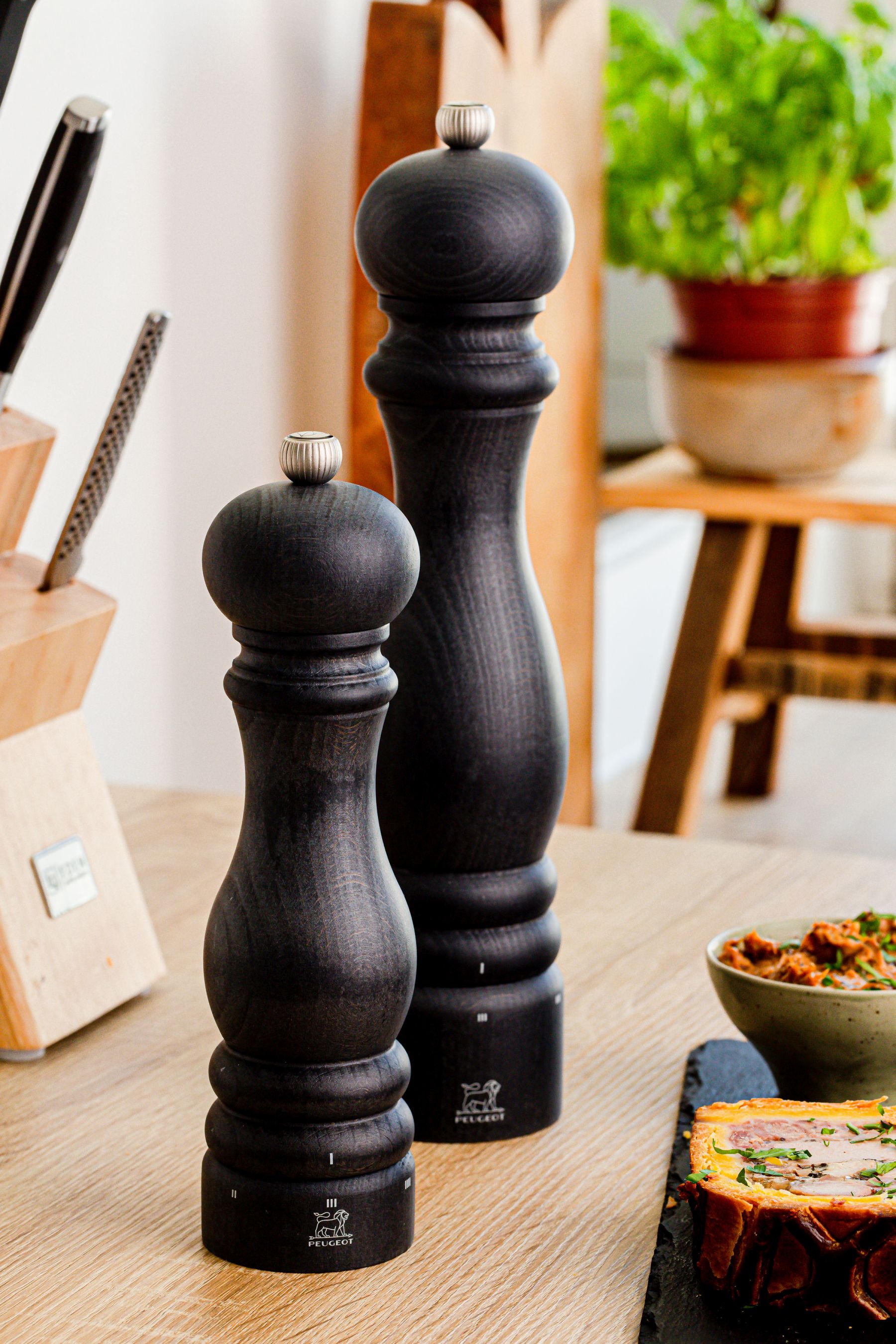 Peugeot Paris U'Select Pfeffermühle Graphit 40 cm aus Holz, elegante Küchenmühle für Pfeffer.