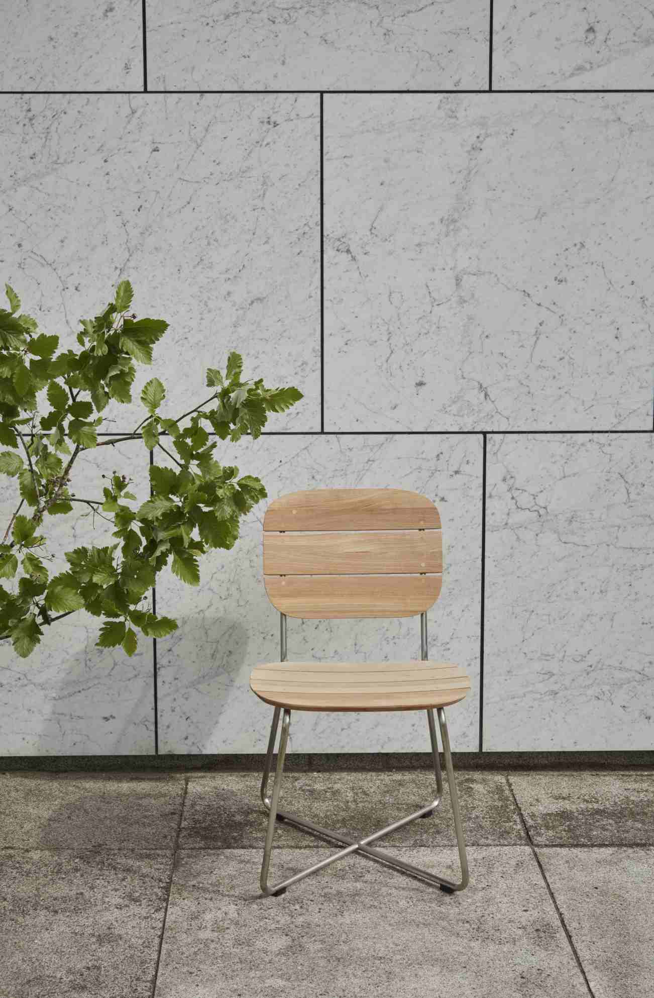 Lilium Chair von Skagerak by Fritz Hansen, Gartenstuhl aus Teakholz und Stahl, Outdoor Möbel.