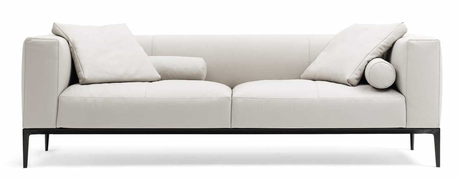 Helles Jaan Living Sofa von Walter Knoll mit Kissen und schwarzen Füßen.
