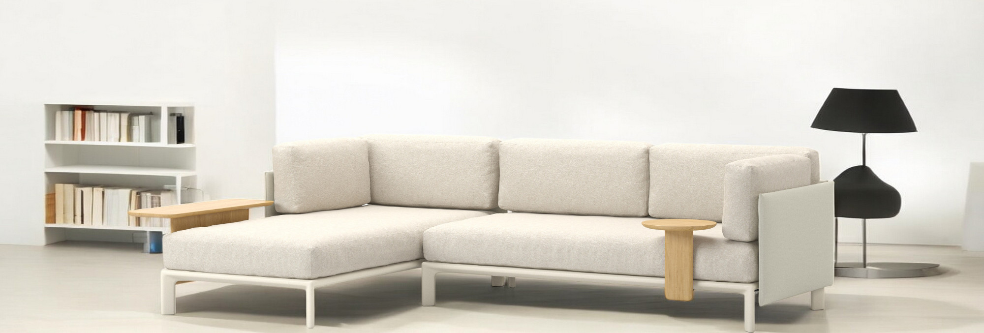 Anagram Chaise Longue Sofa von Vitra in Beige mit Holzablagen und minimalistischem Design.