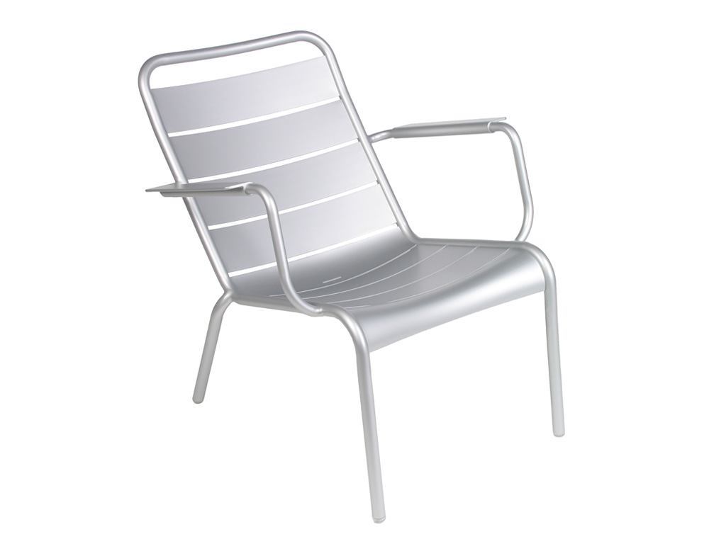 Silberner Luxembourg Sessel von Fermob, ein moderner Outdoor Sessel aus Aluminium mit Armlehnen.